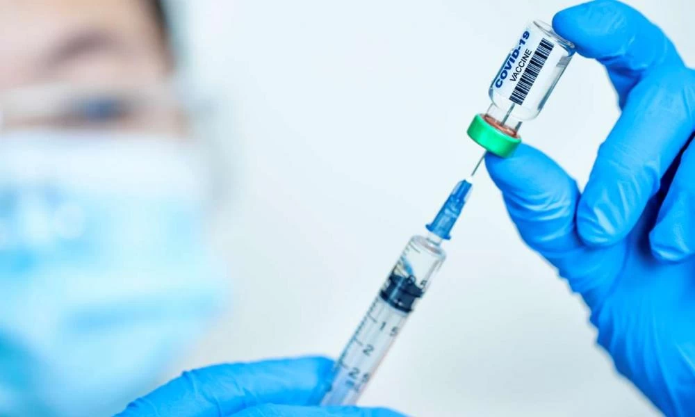 Ανοίγουν τα εμβολιαστικά ραντεβού για τους 18 και πάνω